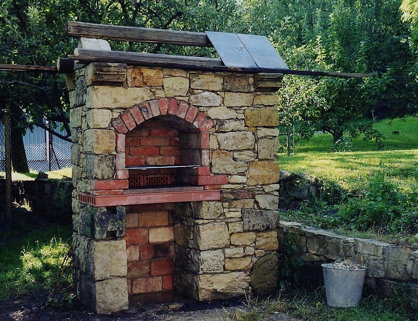 Gartengrill Sandstein